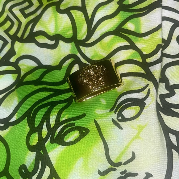 PRE-OWNED - Women's Versace Clip Shoulder Tie Dye Medusa Tee. Size 38IT - Picture 10 of 12